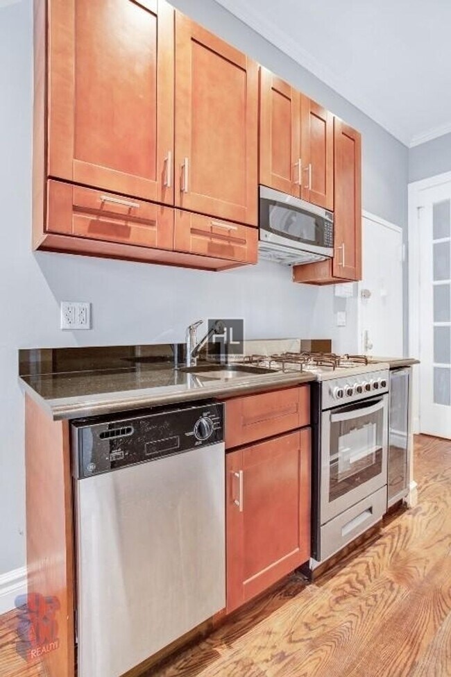 Building Photo - Leroy Street