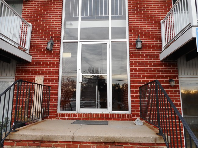 Building Photo - 903 Quarry Rd