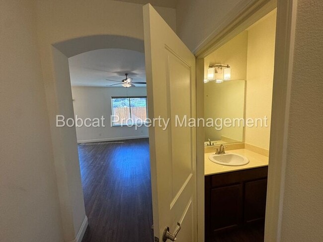 Building Photo - 1230 Saltern Dr