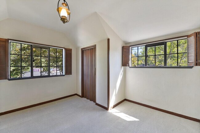Building Photo - 2299 Tasso St