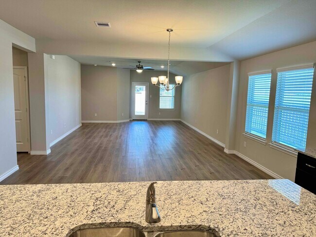 Foto del edificio - 1179 Kennesaw Dr