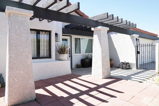 Foto del edificio - 33865 Cathedral Canyon Dr