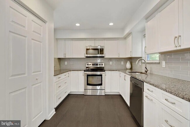 Building Photo - 505 McManus Way