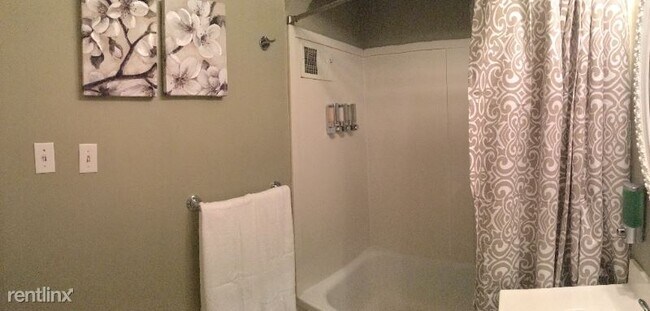Foto del edificio - 2 br, 1 bath House - 1226 Franklin Blvd