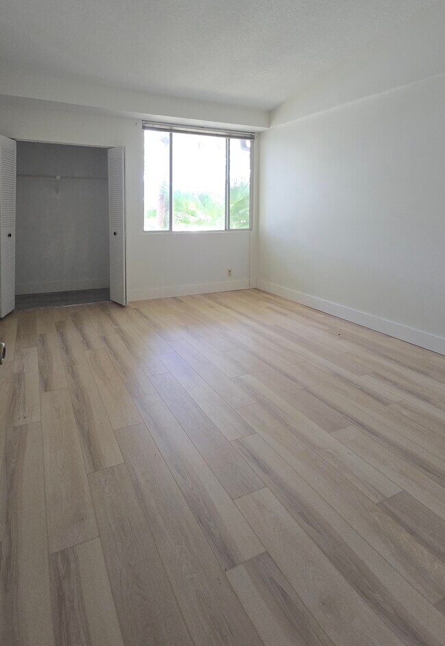 Foto del edificio - 611 Lyons Rd