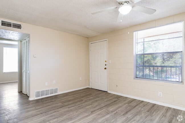 2BR, 1BA - 670SF - Tigua Village