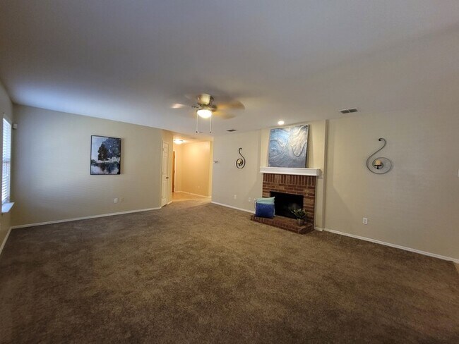 Foto del edificio - Cozy 3/2/2 in Burleson