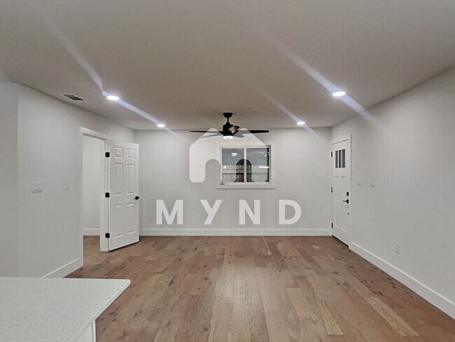 Building Photo - 1603 Rutland Dr Unit B