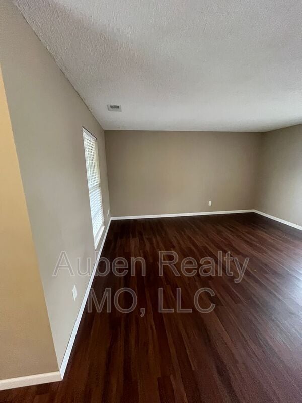 Building Photo - 10115 E 67th St