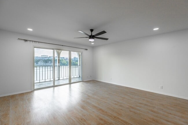 Building Photo - 2 Bedroom 2 Bath in Northshore