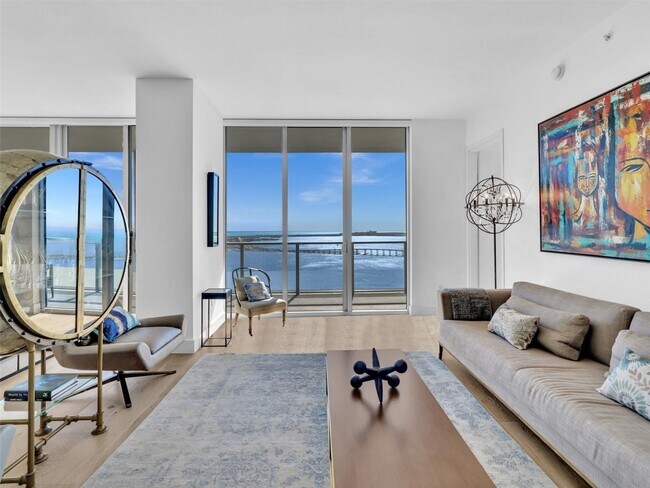 Foto del edificio - 1300 Brickell Bay Dr
