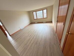 Building Photo - 45 Oakridge Dr