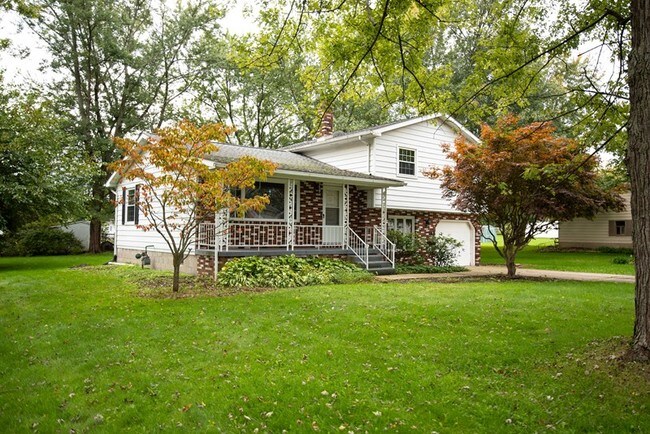 Building Photo - 743 Porter Ave