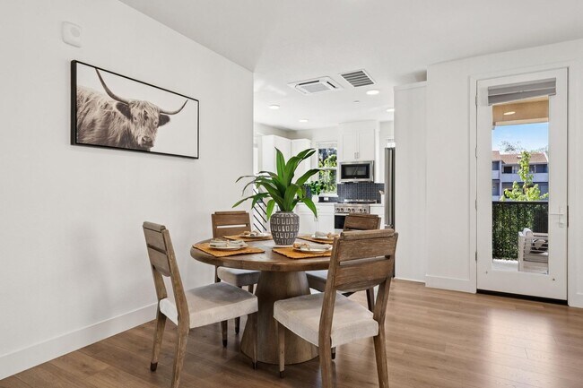 Building Photo - Modern 2021 Townhome | 3BD | EV Charger | Near Google & Downtown Mountain View