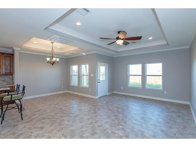Building Photo - 203 Seacrest Blvd