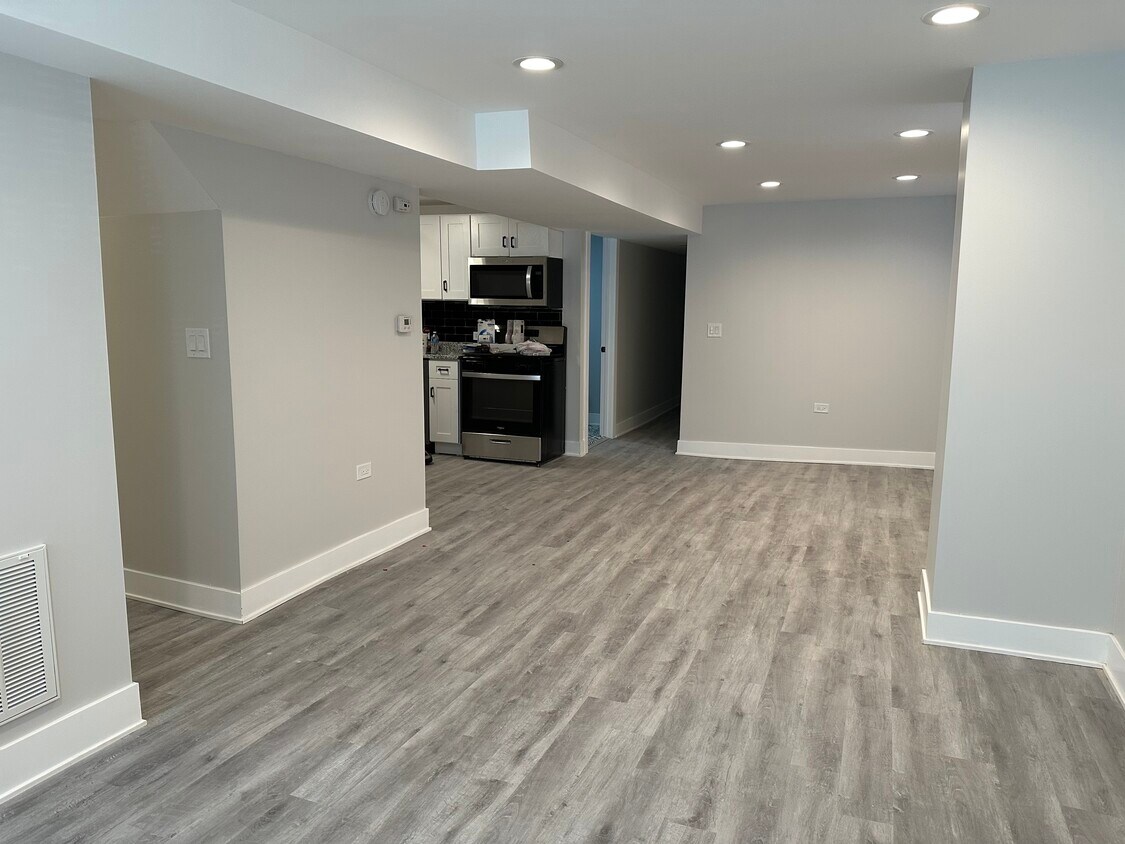 2935 N Lawndale Ave Unit 1B, Chicago, IL 60618 Condo for Rent in