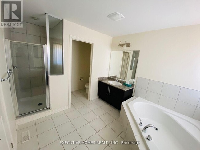 Building Photo - 17 Kempsford Cres