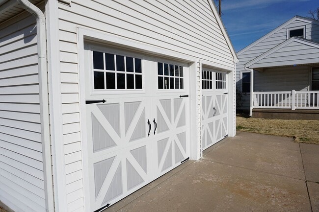 Foto del edificio - 3 Bedroom, 1.5 Bathroom House with Detached Double Garage