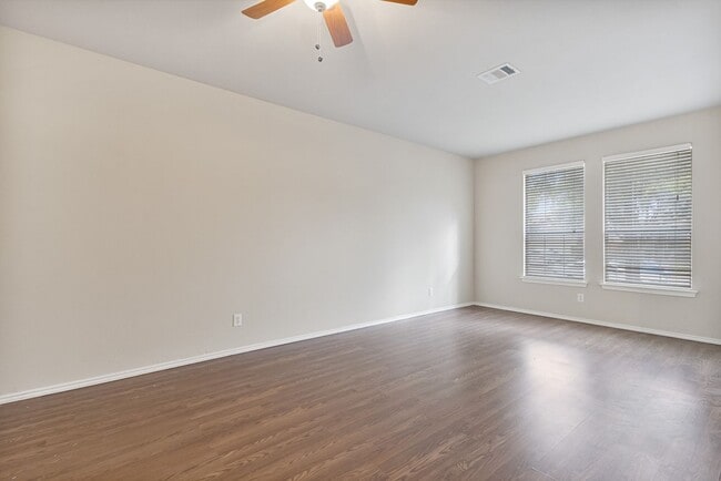 Building Photo - Large Spacious Home on Cul-de-sac!!!