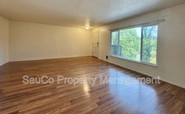Building Photo - 5560 SW Beaverton Hillsdale Hwy