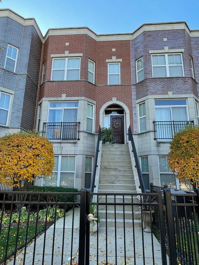 Primary Photo - 4014 S Oakenwald Ave