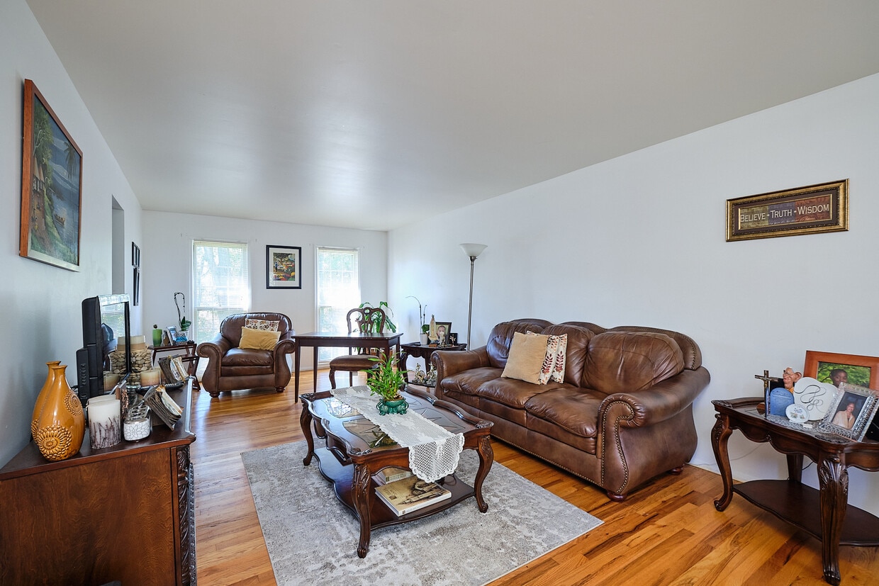 Primary Photo - 9124 Orchard Brook Dr