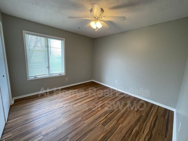 Foto del edificio - 4813 S Glenn Ave