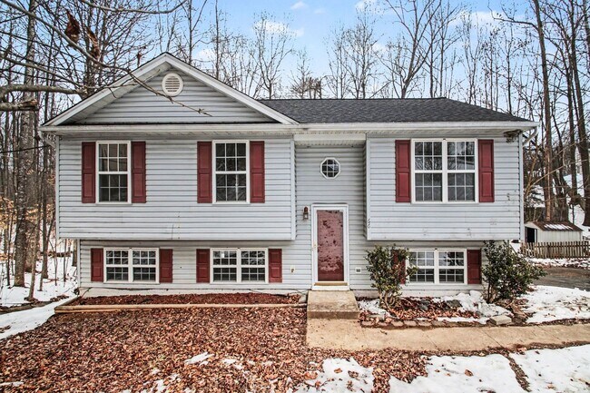 Foto del edificio - AVAILABLE NOW-3 Bedroom Split foyer in Stafford