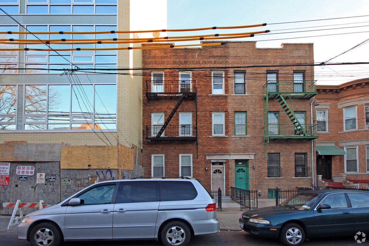 Primary Photo - 855 57th St
