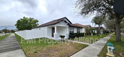 Building Photo - 13760 Phoenix Dr