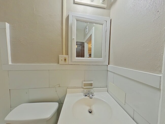 Foto del edificio - 5618 S Grand Blvd