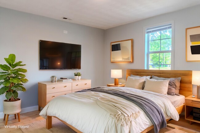 Foto del edificio - Charming Portsmouth Home with Spacious Backyard