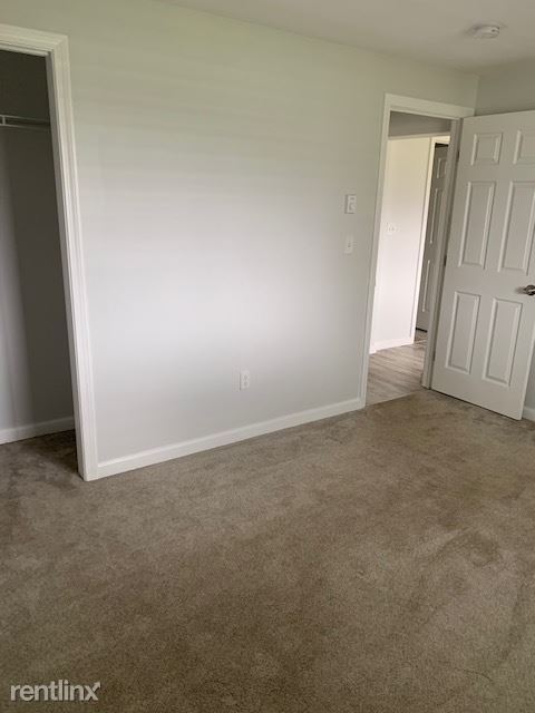 Building Photo - 2 br, 1 bath  - 131 Cosey Beach Ave Apt B3