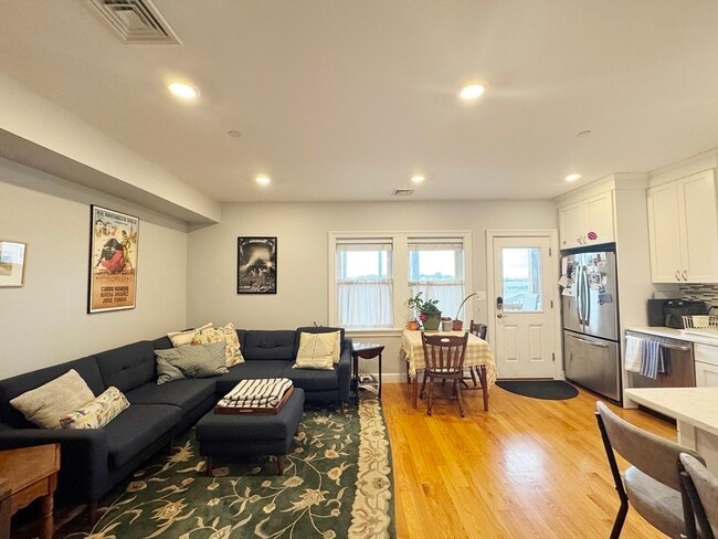 Building Photo - 214-216 E Eagle St