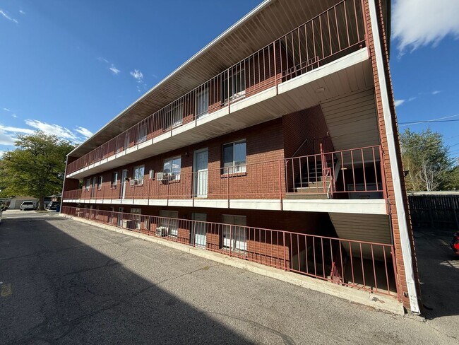 Building Photo - Forest Apartments