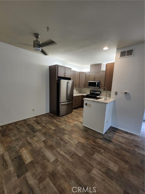 Foto del edificio - 13140 Creek View Dr