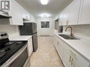 Building Photo - 475 Parkside Dr