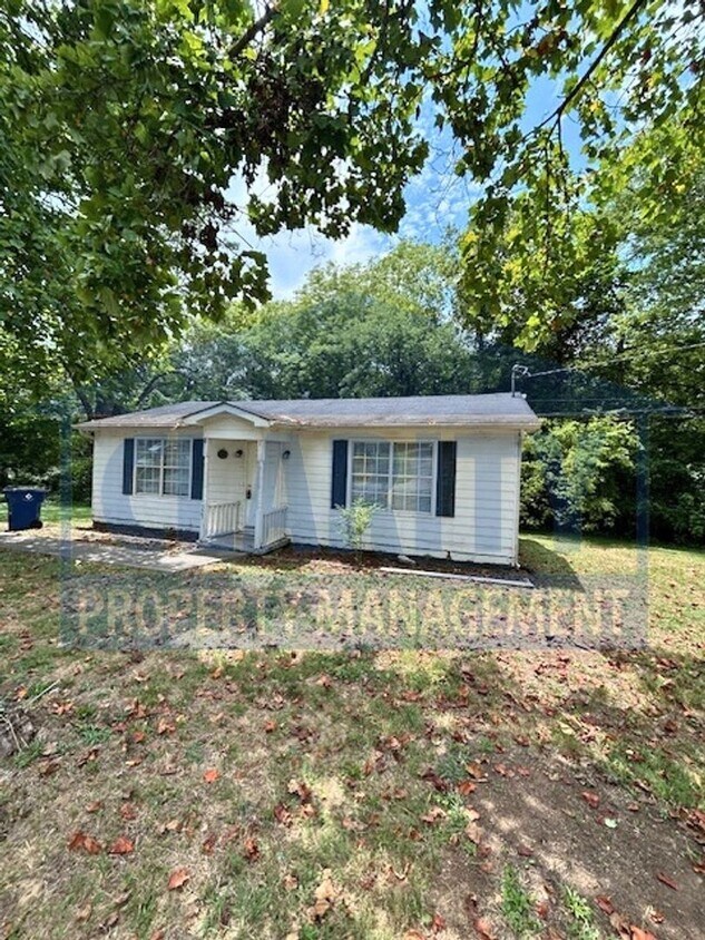 Primary Photo - Cozy house with screened-in back porch