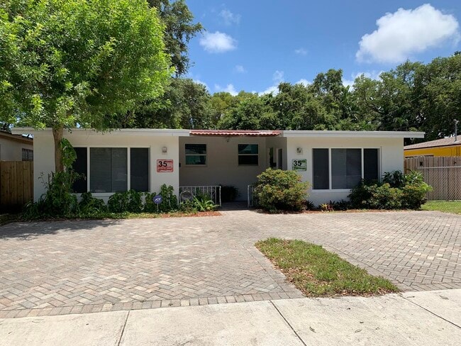 Photo - 35 SW 8th St (Hallandale Beach, FL) Apartments