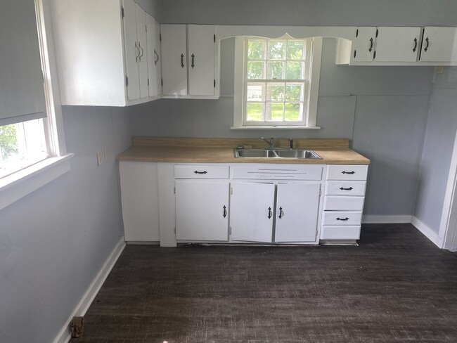 Kitchen - 1809 N Turner St