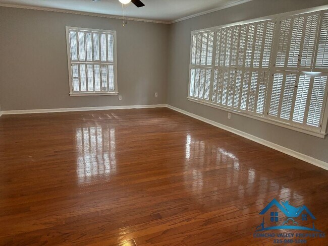 Foto del edificio - 2661 Oxford Ave