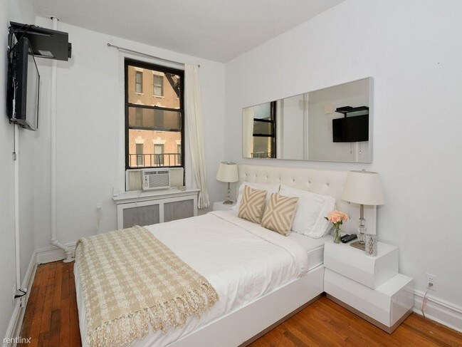 Foto del edificio - 4915 Caspar Whitney Pl