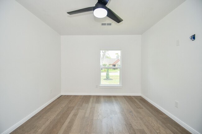 Foto del edificio - 1034 W Donovan St