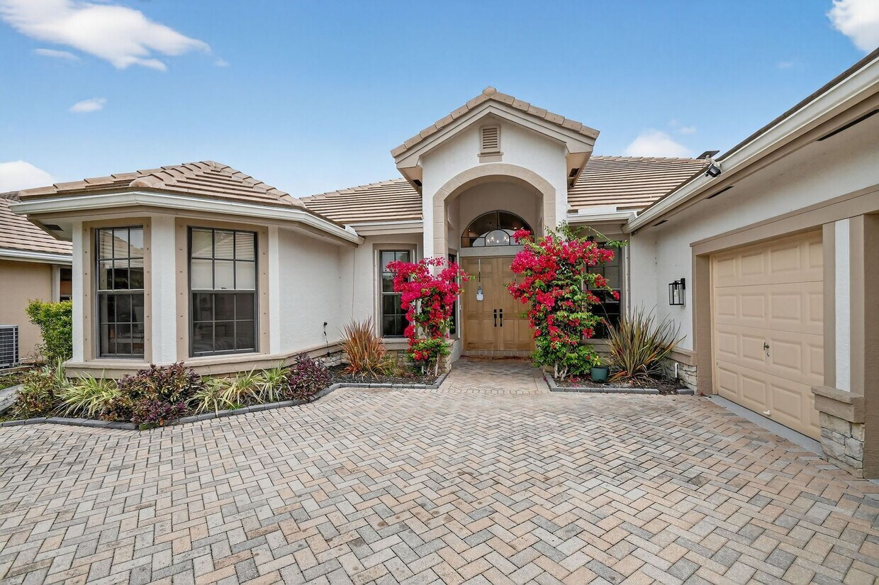 Stunning 5-Bedroom Home in the Prestigious Versailles Community | Wellington, FL - Stunning 5-Bedroom Home in the Prestigious Versailles Community | Wellington, FL