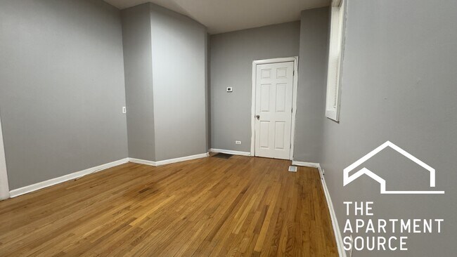 Foto del edificio - 2655 W Homer St