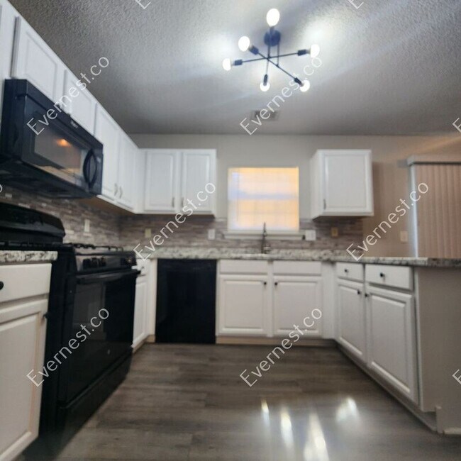 Foto del edificio - 3507 Devon Chase Rd