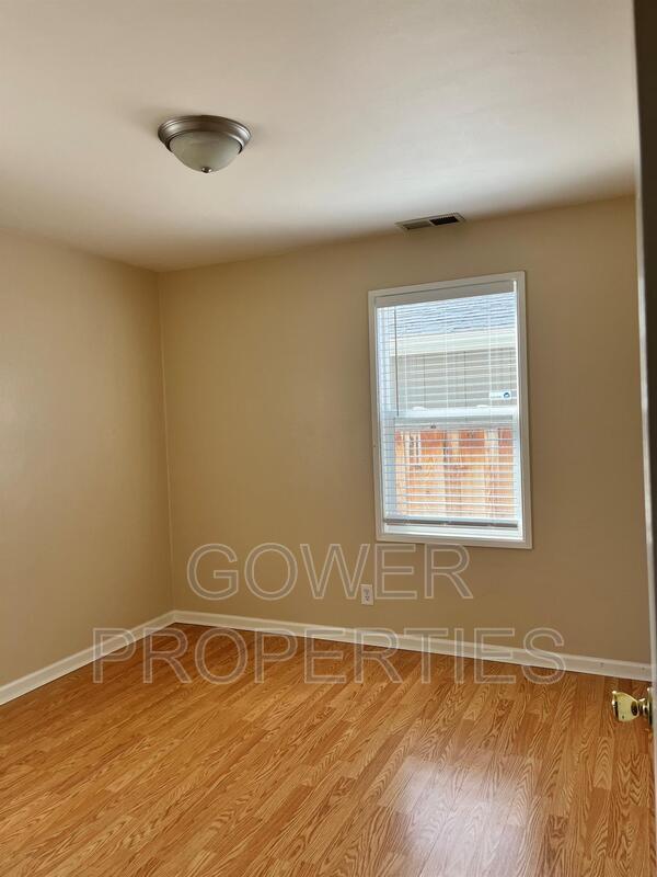 Building Photo - 132 S Pastoria Ave