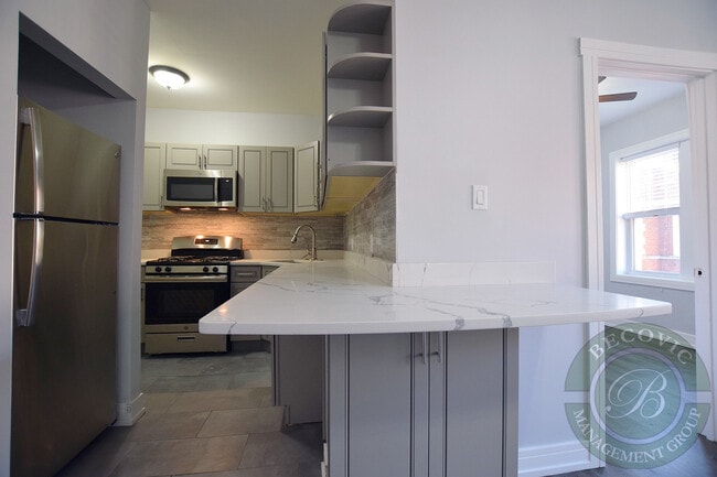 Foto del edificio - 6110 N Winthrop Ave