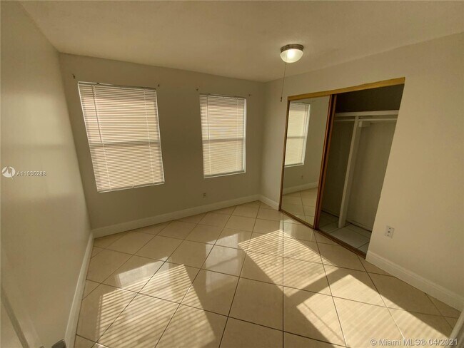 Foto del edificio - 466 E 40th St