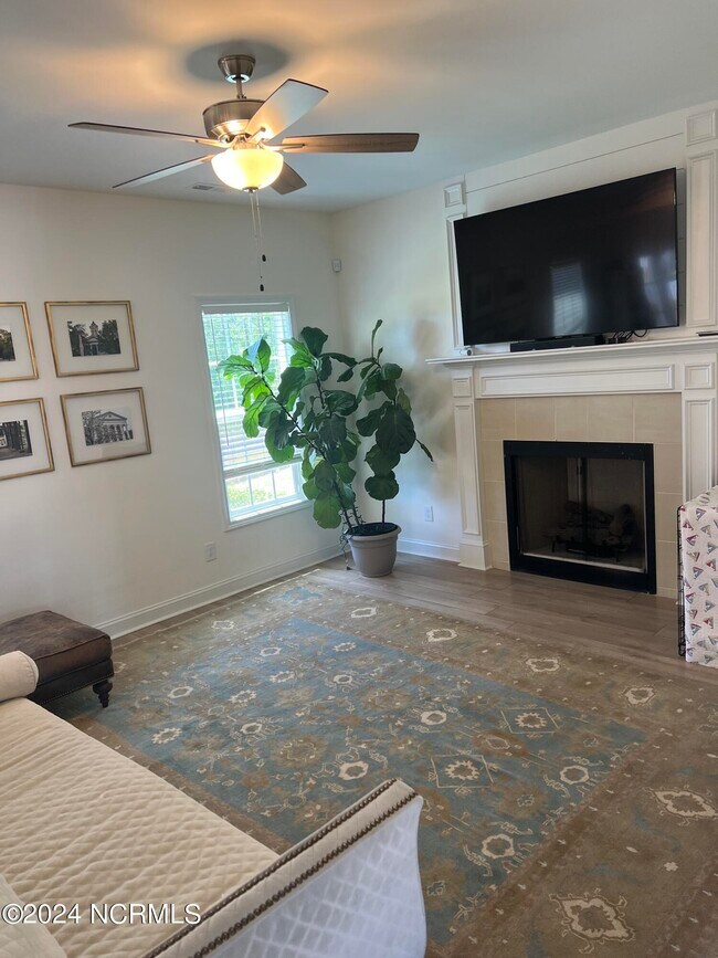 Building Photo - 1615 Redbud Ct